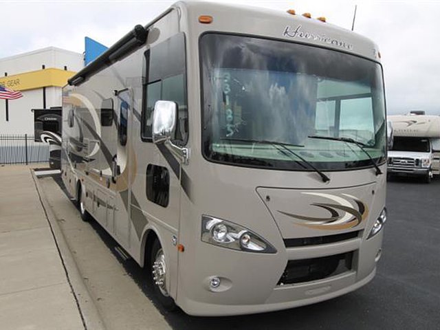 2016 Thor Motor Coach Hurricane Photo