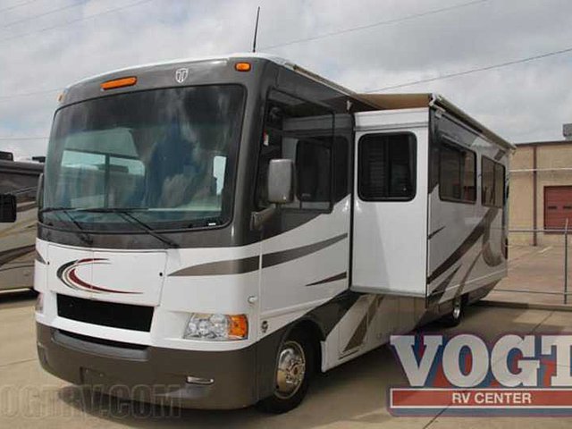 12 Thor Motor Coach Hurricane
