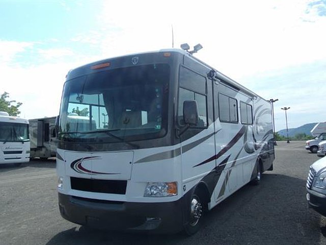 2013 Thor Motor Coach Hurricane Photo