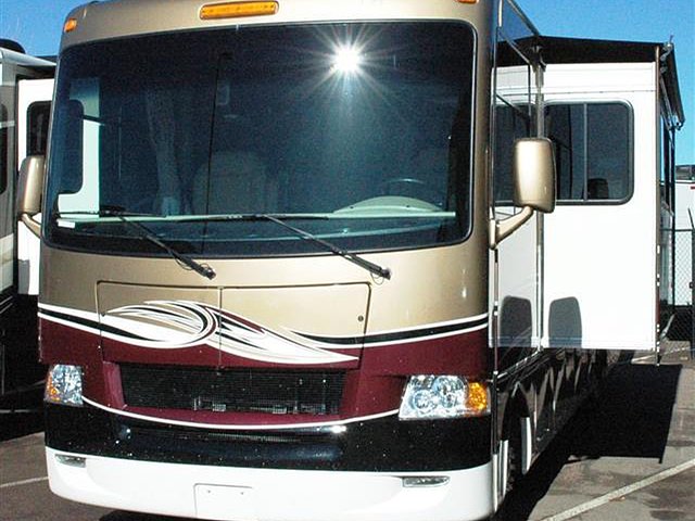 2013 Thor Motor Coach Hurricane Photo