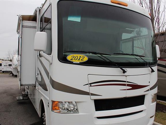 2012 Thor Motor Coach Hurricane Photo
