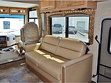 2015 Thor Motor Coach Hurricane Photo #12