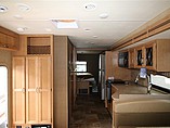 2016 Thor Motor Coach Hurricane Photo #3