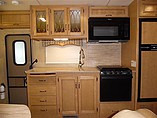 2015 Thor Motor Coach Hurricane Photo #14