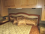 2015 Thor Motor Coach Hurricane Photo #9