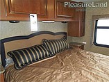 2015 Thor Motor Coach Hurricane Photo #14