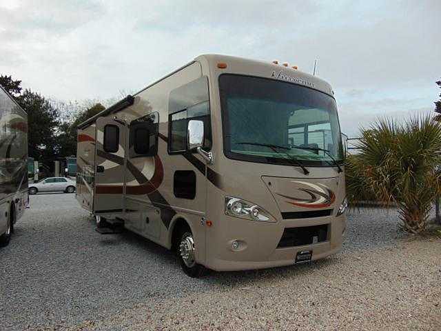 2015 Thor Motor Coach Hurricane Photo