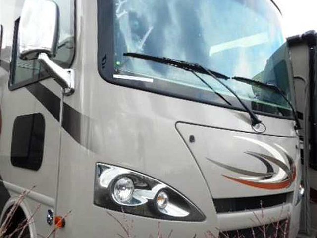 2015 Thor Motor Coach Hurricane Photo