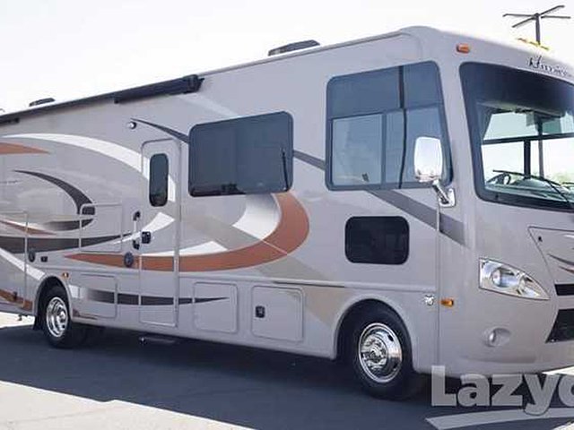 2016 Thor Motor Coach Hurricane Photo