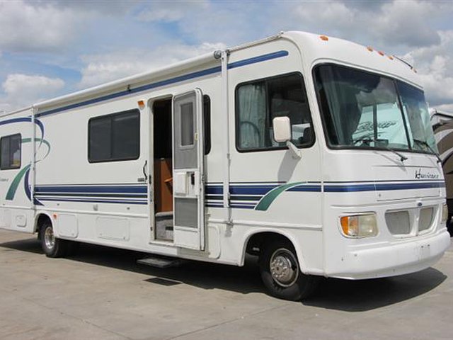 1998 Thor Motor Coach Hurricane Photo