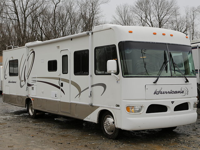 2003 Thor Motor Coach Hurricane Photo