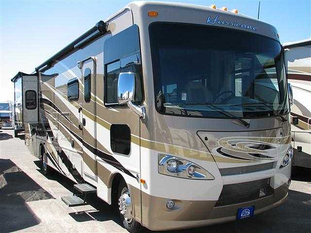 2015 Thor Motor Coach Hurricane Photo