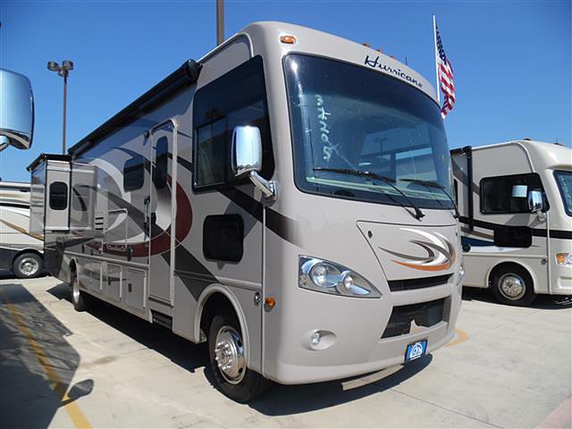 2015 Thor Motor Coach Hurricane Photo