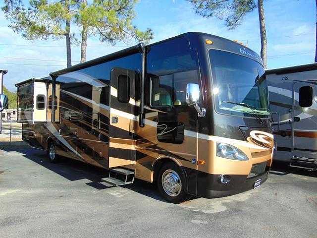 2015 Thor Motor Coach Hurricane Photo
