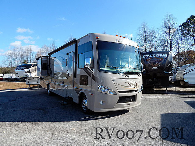2015 Thor Motor Coach Hurricane Photo