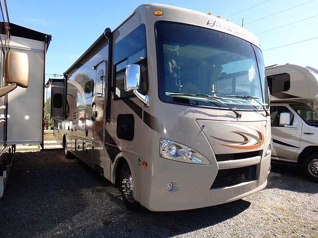 2015 Thor Motor Coach Hurricane Photo