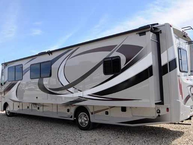 2014 Thor Motor Coach Hurricane Photo