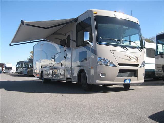 2015 Thor Motor Coach Hurricane Photo