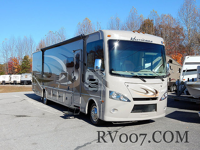 2015 Thor Motor Coach Hurricane Photo