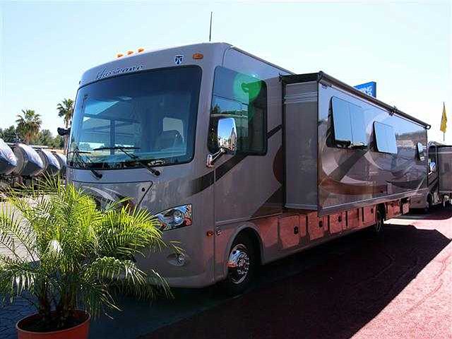 2015 Thor Motor Coach Hurricane Photo