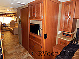 2015 Thor Motor Coach Hurricane Photo #21