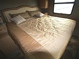 2016 Thor Motor Coach Hurricane Photo #3