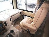 2016 Thor Motor Coach Hurricane Photo #22