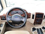 2015 Thor Motor Coach Hurricane Photo #6