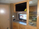 2015 Thor Motor Coach Hurricane Photo #15