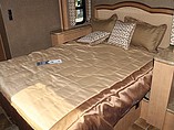 2015 Thor Motor Coach Hurricane Photo #25