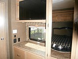 2016 Thor Motor Coach Hurricane Photo #13
