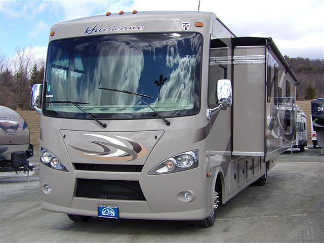 2015 Thor Motor Coach Hurricane Photo