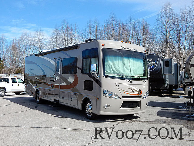 2015 Thor Motor Coach Hurricane Photo