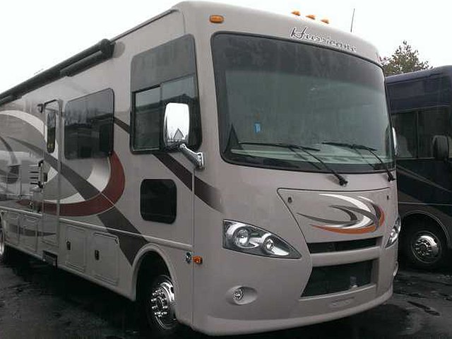 2015 Thor Motor Coach Hurricane Photo