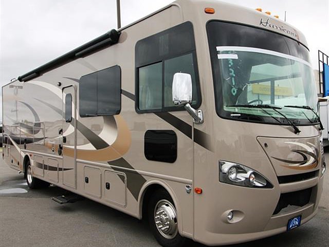 2016 Thor Motor Coach Hurricane Photo