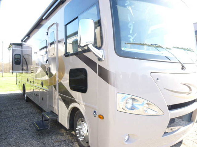 2015 Thor Motor Coach Hurricane Photo