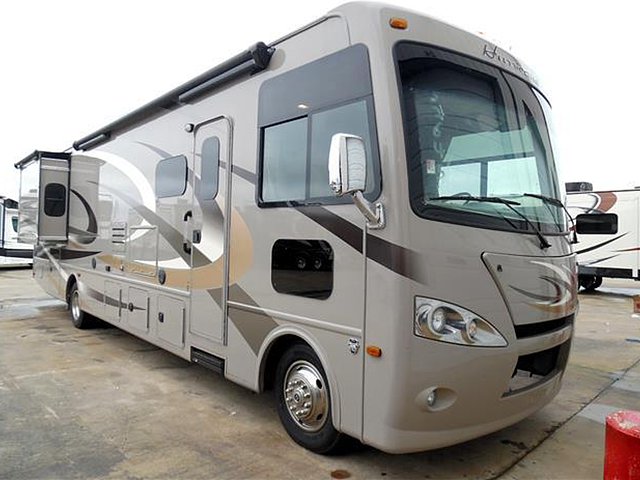 2015 Thor Motor Coach Hurricane Photo