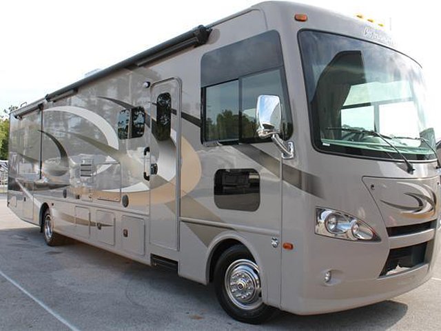 2015 Thor Motor Coach Hurricane Photo