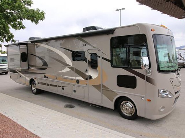 2016 Thor Motor Coach Hurricane Photo