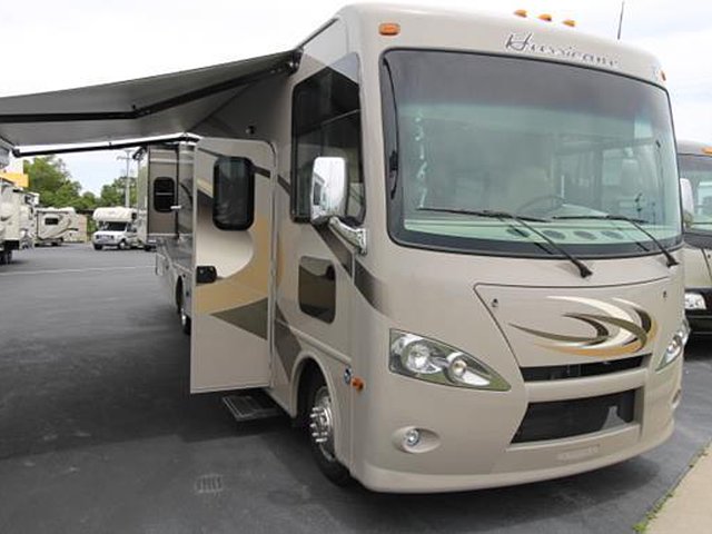 16 Thor Motor Coach Hurricane