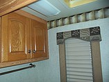 2004 Thor Motor Coach Mandalay Photo #38