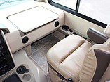 2015 Thor Motor Coach Miramar Photo #21