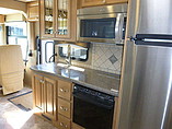 2016 Thor Motor Coach Miramar Photo #15