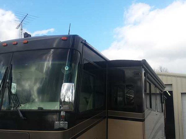 2005 Thor Motor Coach Mandalay Photo