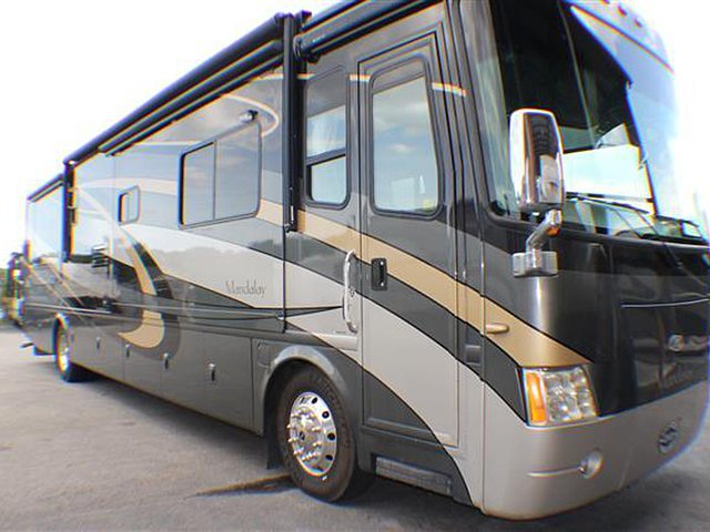 2007 Thor Motor Coach Mandalay Photo