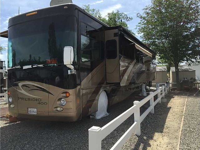 2008 Thor Motor Coach Mandalay Photo