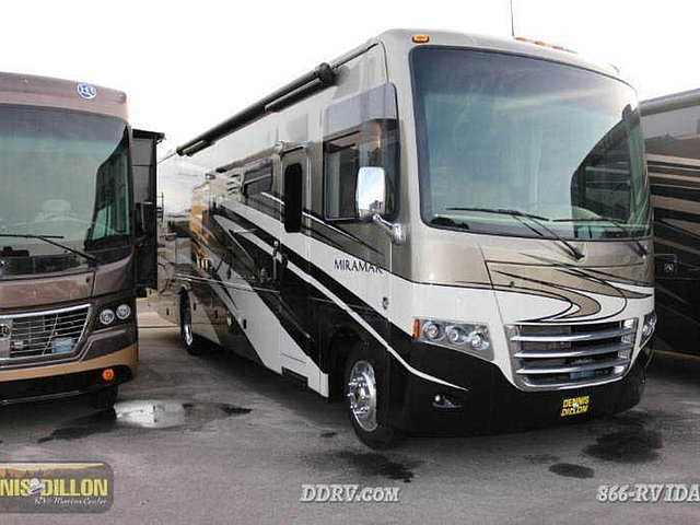2015 Thor Motor Coach Miramar Photo