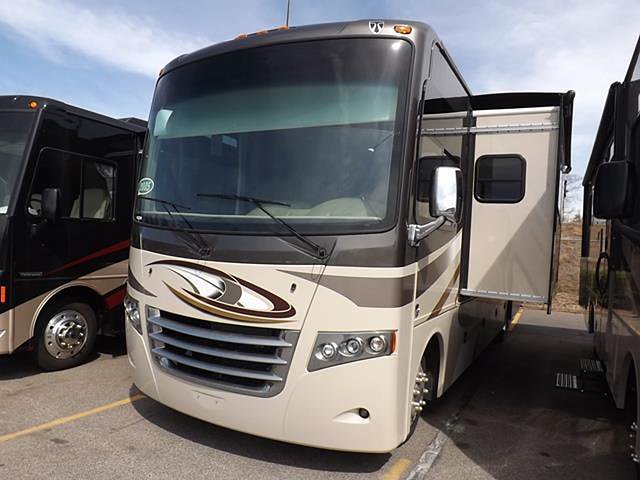 2015 Thor Motor Coach Miramar Photo