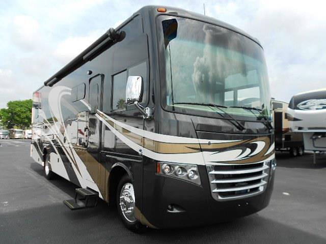 2016 Thor Motor Coach Miramar Photo
