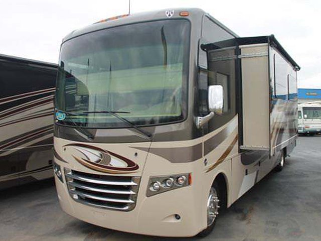 2015 Thor Motor Coach Miramar Photo